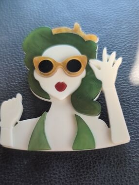 Green Hair Acrylic Woman Brooch - Fashion Accessory
